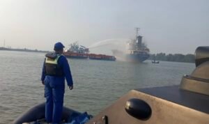 Kapal terbakar Kapal terbakar