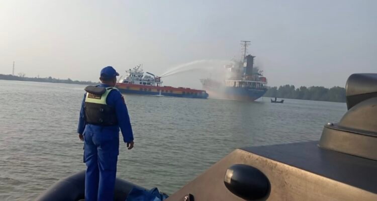 Kapal terbakar