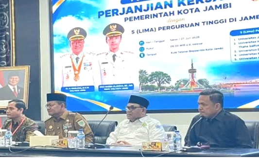 maulana mou 5 kampus