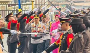 Tradisi pedang pora