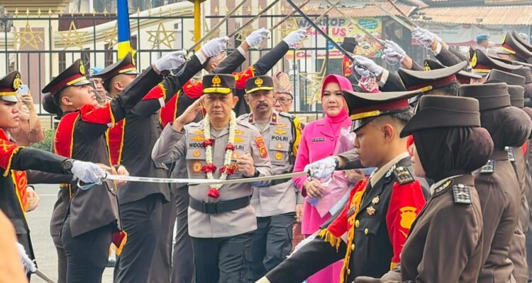 Tradisi pedang pora