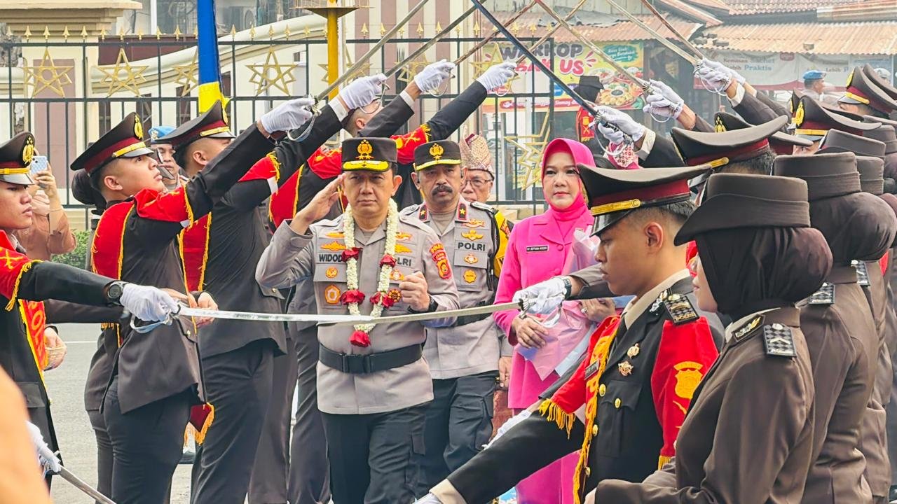 Tradisi pedang pora